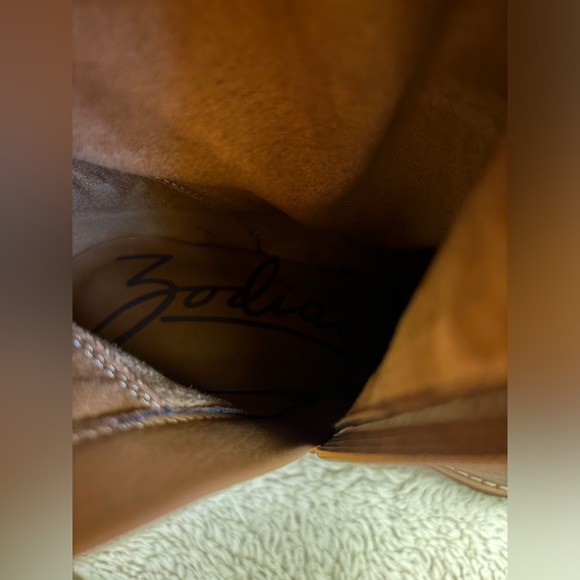 NWOT Zodiac Boots Women's 8 Cognac Iggy Knee High Wedge Side Zipper Almond Toe - Picture 9 of 12